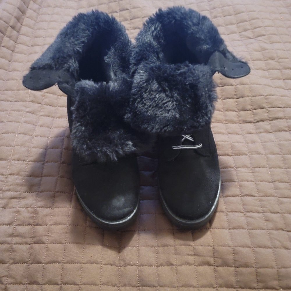 Women's fur boots size 7